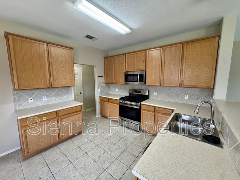 Leander: Old Town Village property image