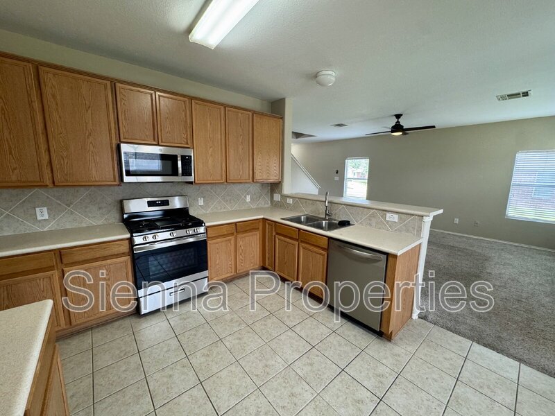 Leander: Old Town Village property image