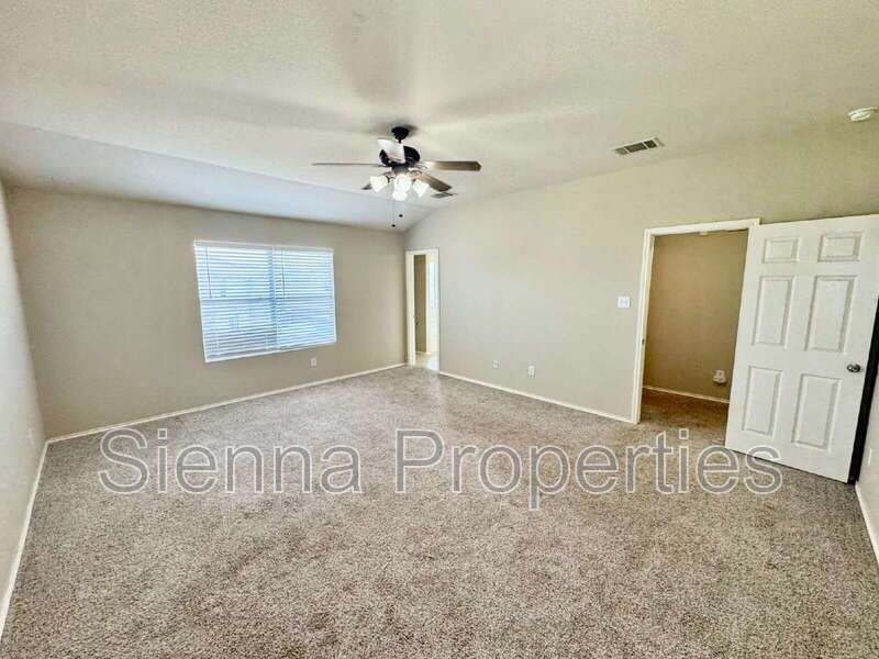 Leander: Old Town Village property image