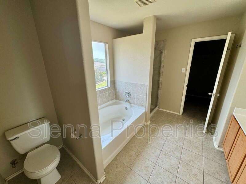 Leander: Old Town Village property image