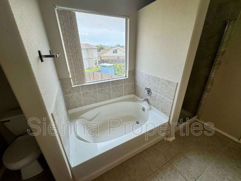 Leander: Old Town Village property image