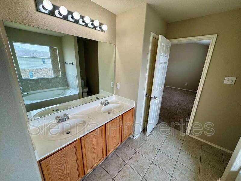 Leander: Old Town Village property image