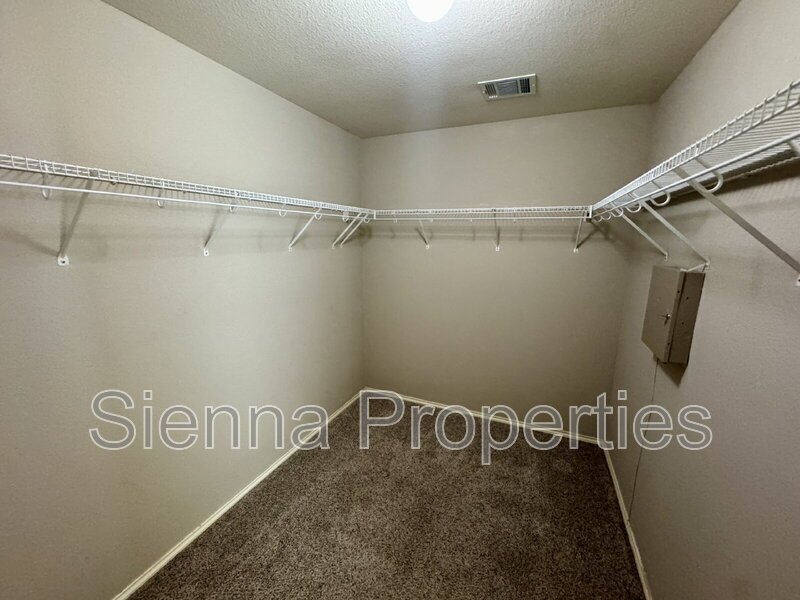 Leander: Old Town Village property image