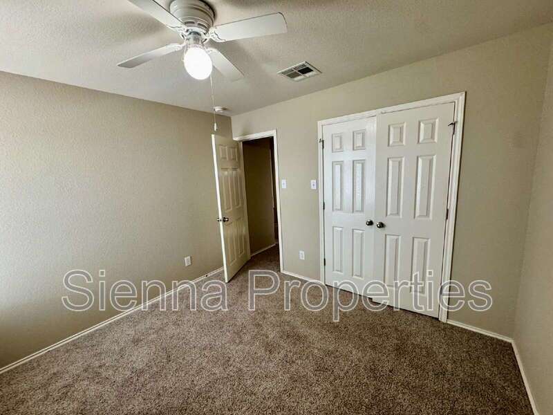 Leander: Old Town Village property image