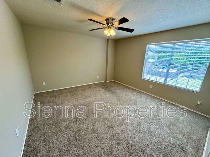 Leander: Old Town Village property image