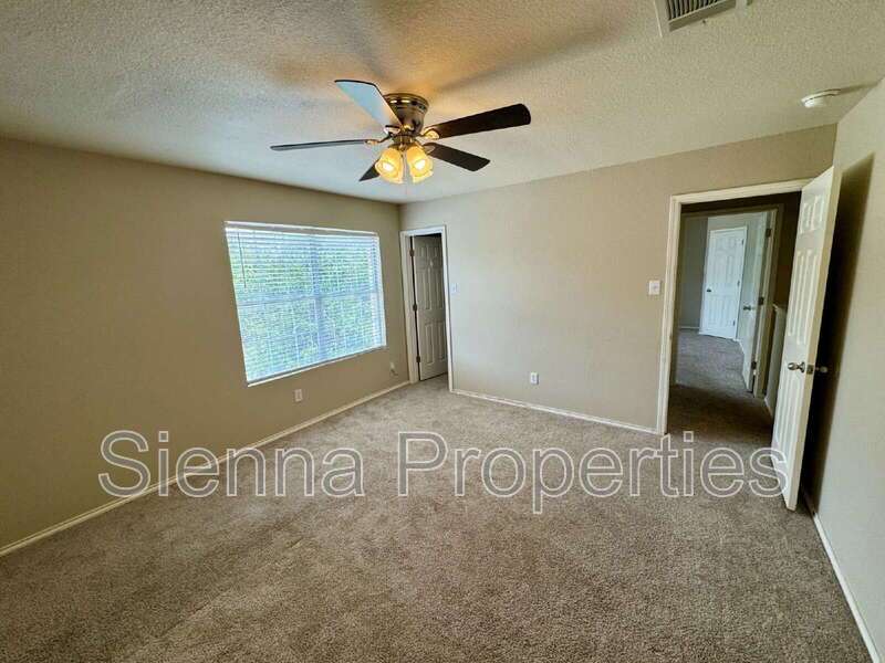 Leander: Old Town Village property image