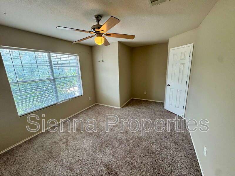Leander: Old Town Village property image