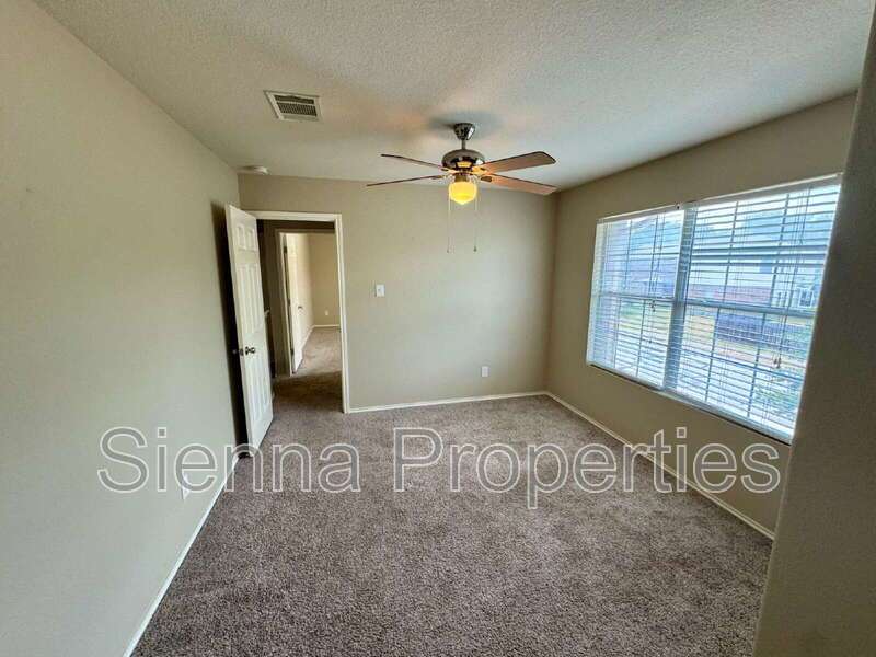 Leander: Old Town Village property image