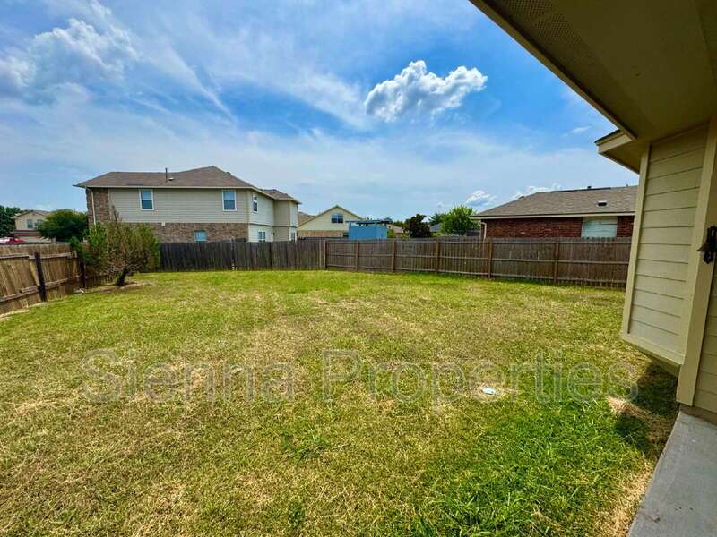 Leander: Old Town Village property image