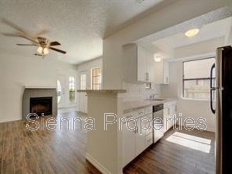 South Austin: Updated 2BD 2BA Duplex for Lease property image