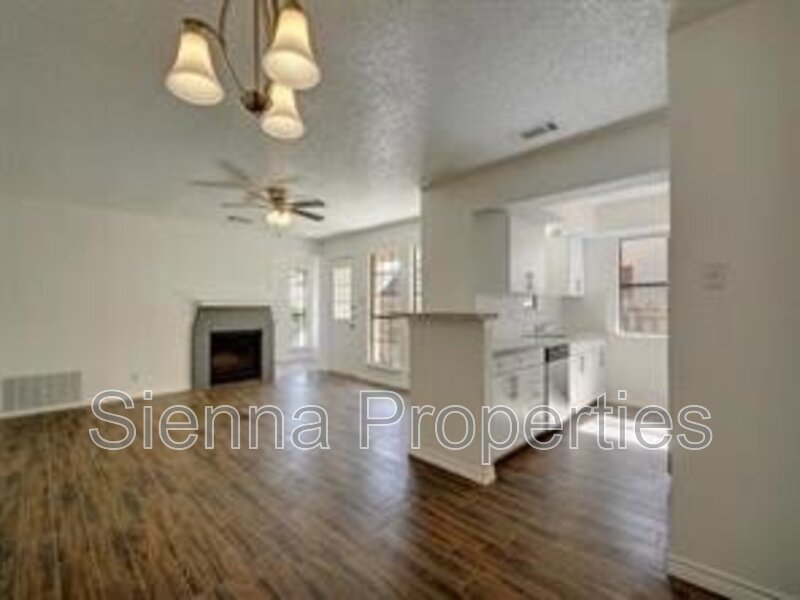 South Austin: Updated 2BD 2BA Duplex for Lease property image