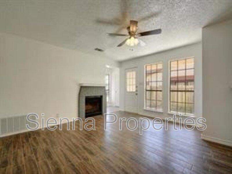 South Austin: Updated 2BD 2BA Duplex for Lease property image