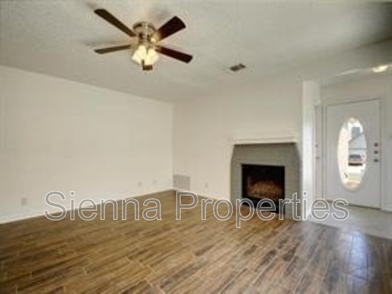 South Austin: Updated 2BD 2BA Duplex for Lease property image