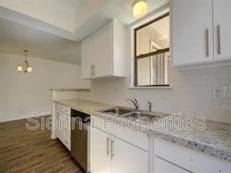 South Austin: Updated 2BD 2BA Duplex for Lease property image