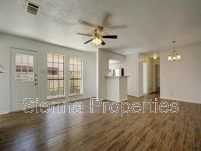 South Austin: Updated 2BD 2BA Duplex for Lease property image