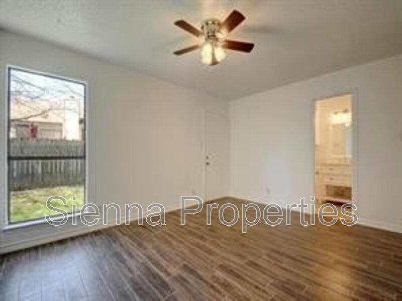 South Austin: Updated 2BD 2BA Duplex for Lease property image