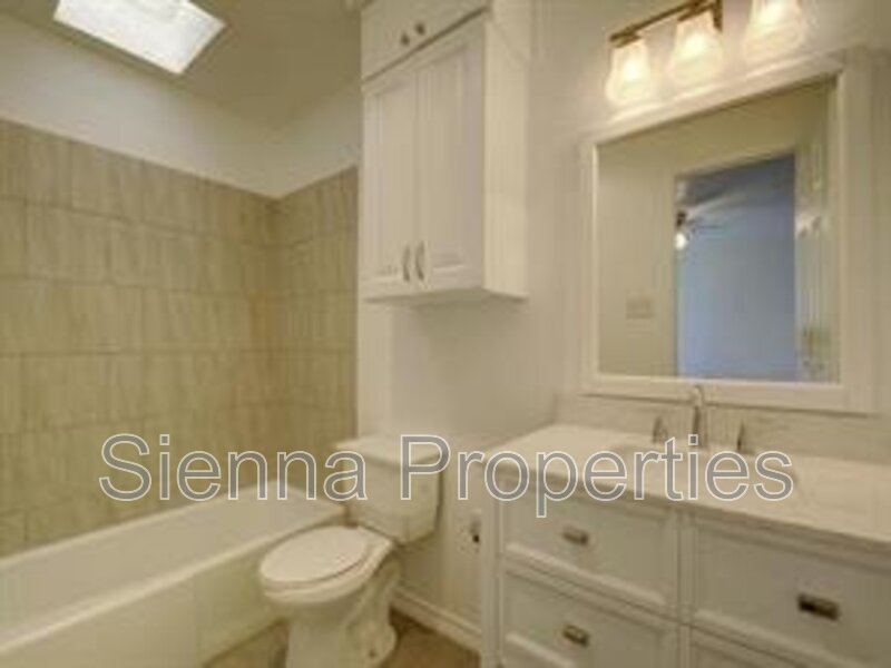South Austin: Updated 2BD 2BA Duplex for Lease property image