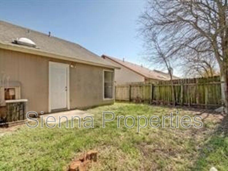 South Austin: Updated 2BD 2BA Duplex for Lease property image