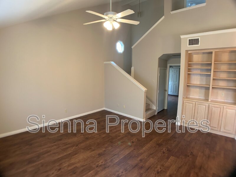 South Austin: Updated 2BD 2BA Duplex for Lease property image