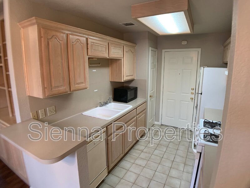 South Austin: Updated 2BD 2BA Duplex for Lease property image