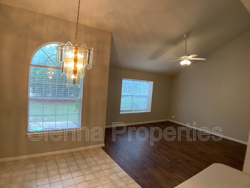 South Austin: Updated 2BD 2BA Duplex for Lease property image