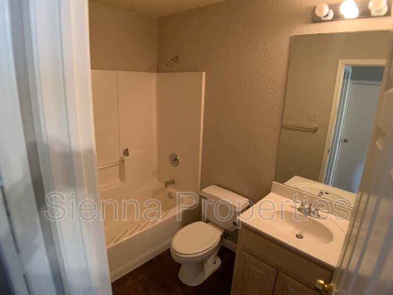 South Austin: Updated 2BD 2BA Duplex for Lease property image