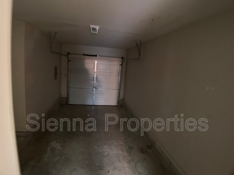 South Austin: Updated 2BD 2BA Duplex for Lease property image