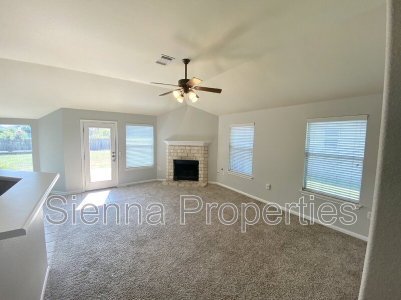 Pflugerville: 4BD 2BA Home for Rent: Giant Yard! property image