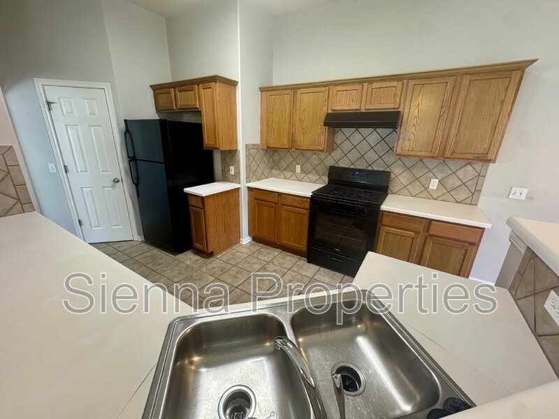 Pflugerville: 4BD 2BA Home for Rent: Giant Yard! property image