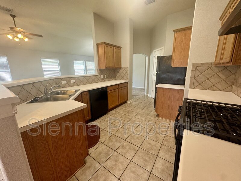 Pflugerville: 4BD 2BA Home for Rent: Giant Yard! property image
