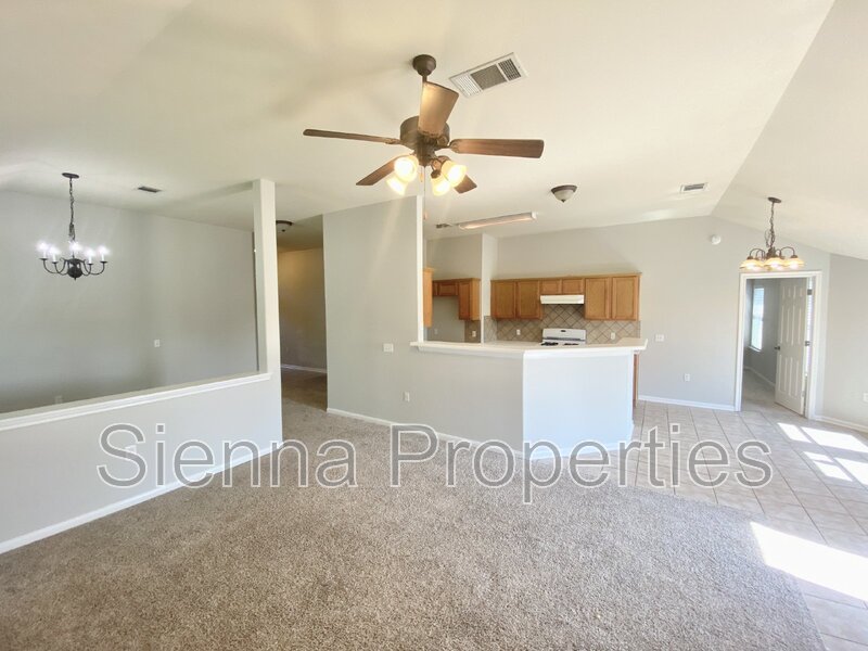 Pflugerville: 4BD 2BA Home for Rent: Giant Yard! property image