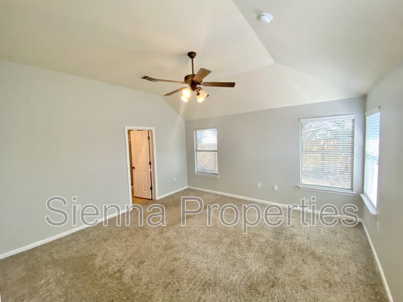 Pflugerville: 4BD 2BA Home for Rent: Giant Yard! property image
