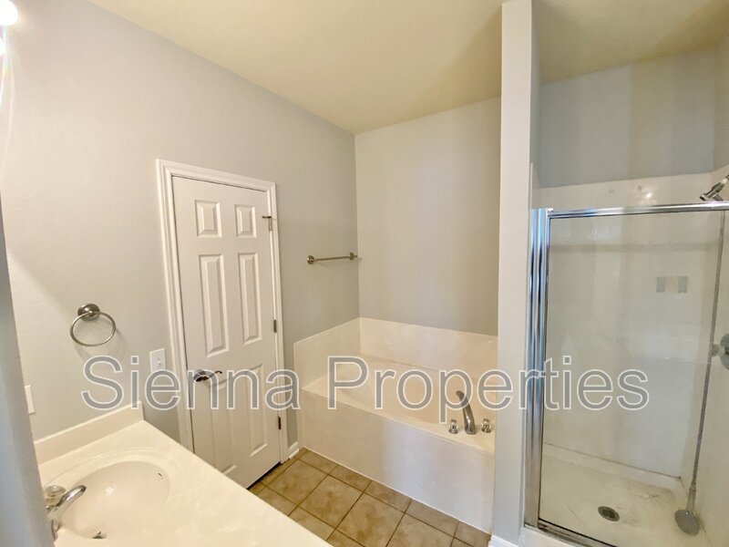 Pflugerville: 4BD 2BA Home for Rent: Giant Yard! property image