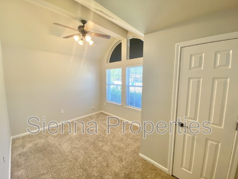 Pflugerville: 4BD 2BA Home for Rent: Giant Yard! property image