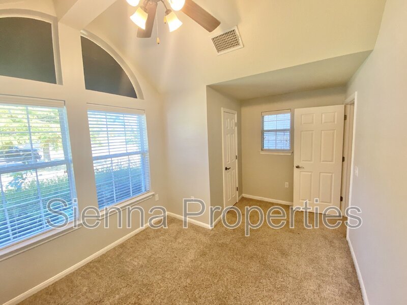 Pflugerville: 4BD 2BA Home for Rent: Giant Yard! property image