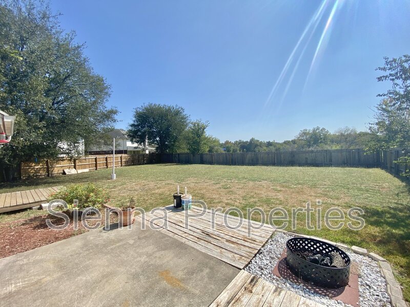 Pflugerville: 4BD 2BA Home for Rent: Giant Yard! property image