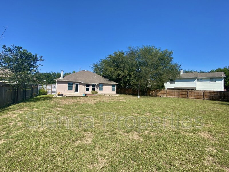 Pflugerville: 4BD 2BA Home for Rent: Giant Yard! property image