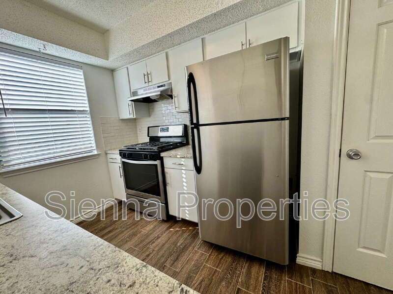 South Austin: Updated 2BD 2BA Duplex for Lease property image