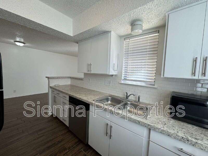 South Austin: Updated 2BD 2BA Duplex for Lease property image
