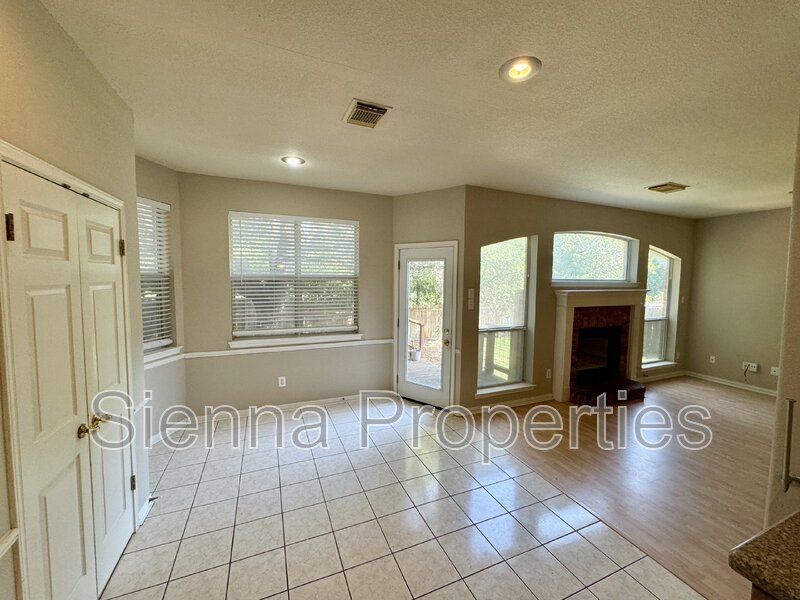 Cedar Park: Buttercup Creek: 4BD 3BA House for Lease property image