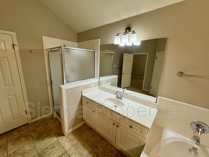 Cedar Park: Buttercup Creek: 4BD 3BA House for Lease property image