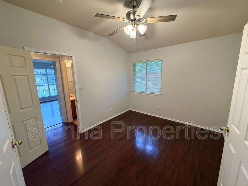 Cedar Park: Crossing at Carriage Hills property image