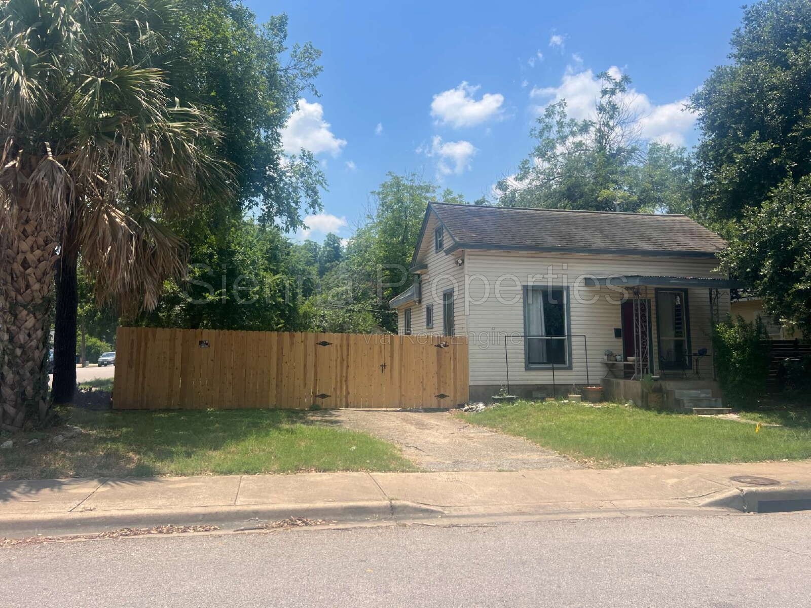 1BD 1BA with Loft: Minutes to UT and DT Austin. property image