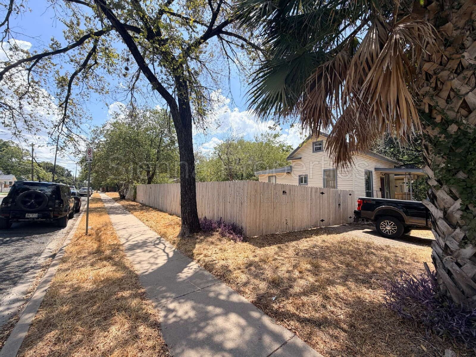 1BD 1BA with Loft: Minutes to UT and DT Austin. property image