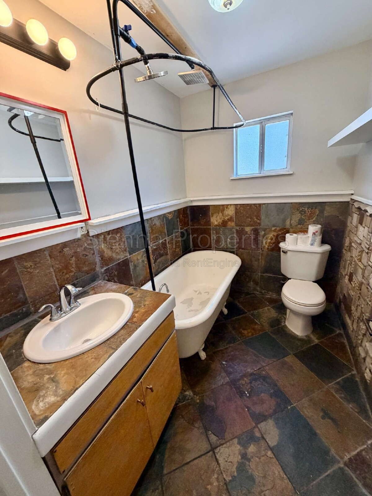 1BD 1BA with Loft: Minutes to UT and DT Austin. property image