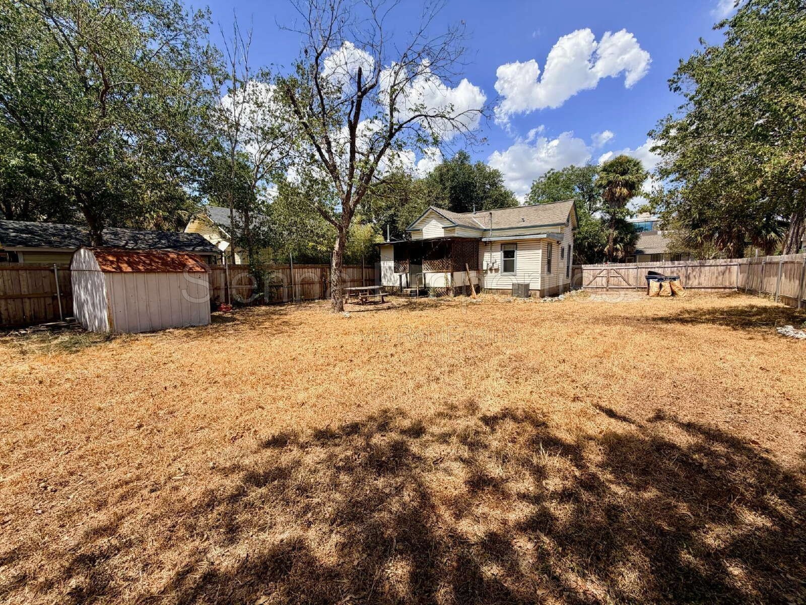 1BD 1BA with Loft: Minutes to UT and DT Austin. property image