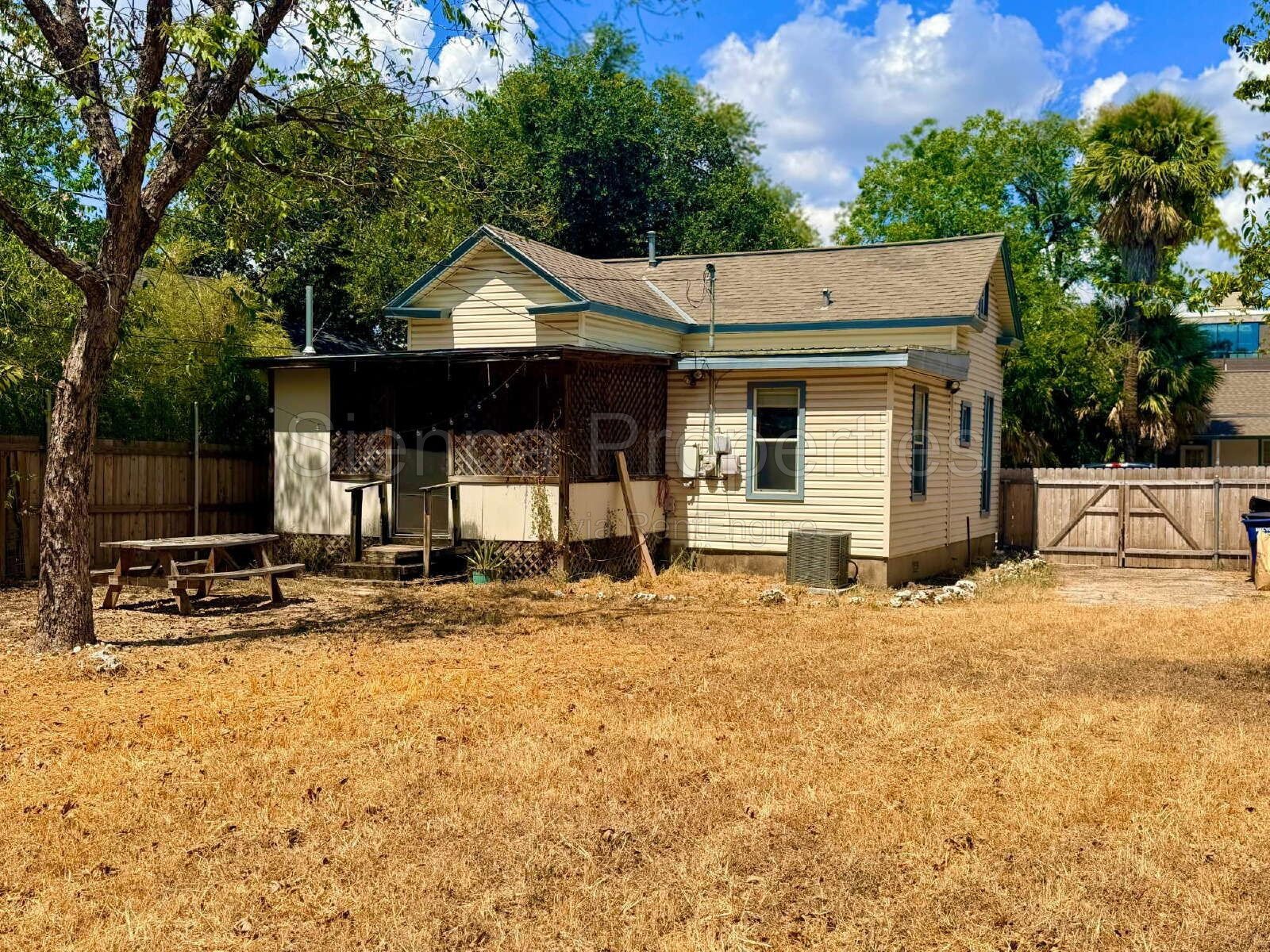 1BD 1BA with Loft: Minutes to UT and DT Austin. property image